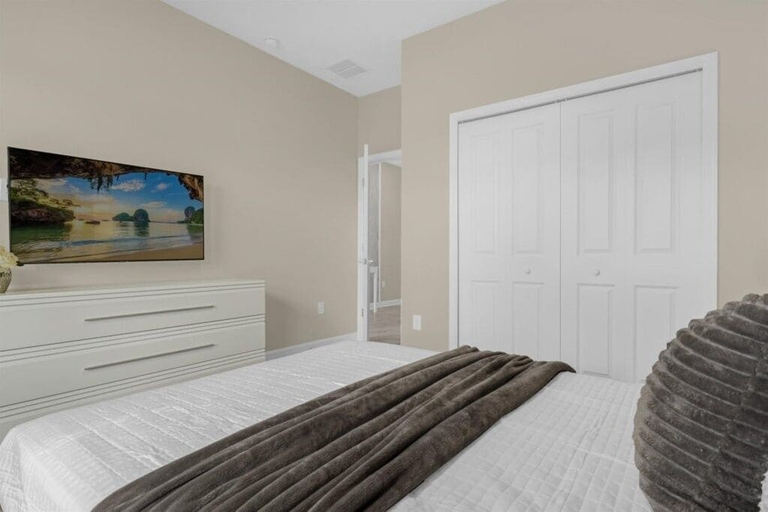 Bedroom 2, 6 Bedroomss/ Champions Gate Home by RedAwning, Osceola