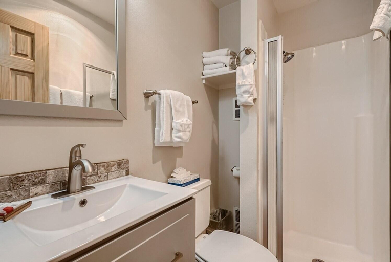 Bathroom 2, Copper Junction 203 - 1 Br Condo, Summit