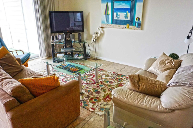 Living room, Thunder Island 128c 2 Bedroom Condo by RedAwning, Worcester