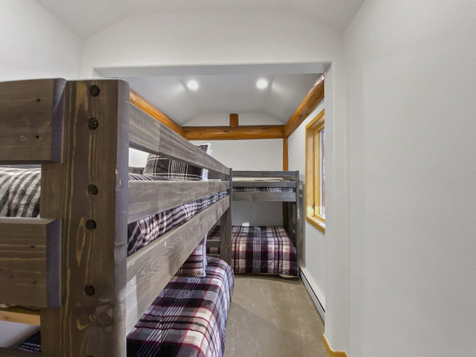 Room 4, Boulder Lodge At Peak 8 4 Bedroom Home by RedAwning, Summit