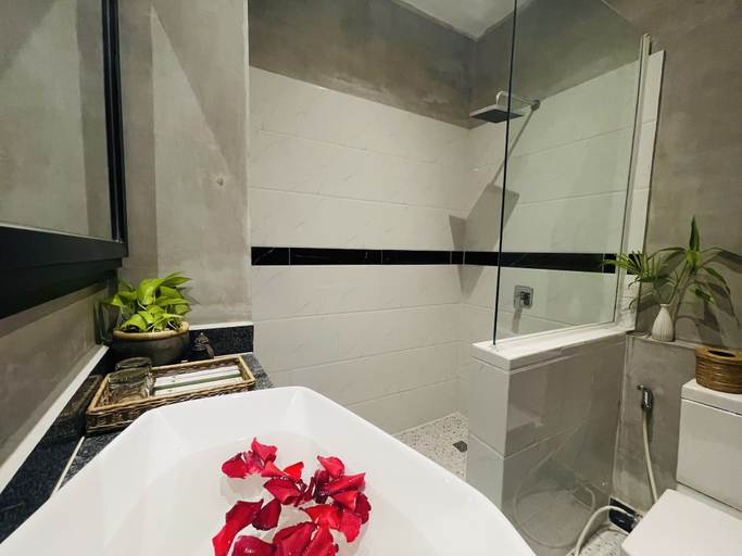Bathroom 4, The Luxury, Siem Reap