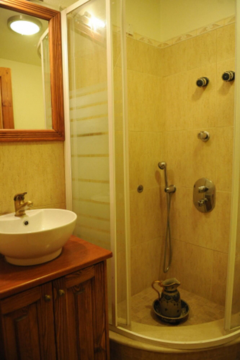 Bathroom, Archontiko Polyzos 13 Menda, Thessaly