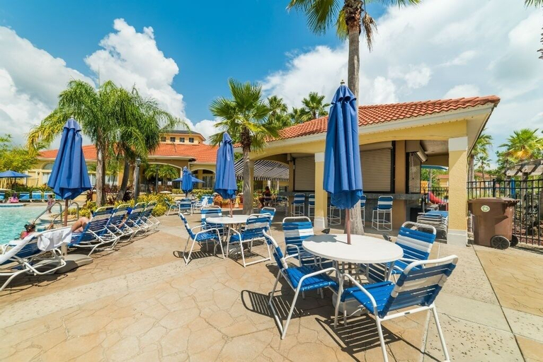 Outdoor dining 3, Sunnyside Villa 6 Bedroom Home by RedAwning, Osceola
