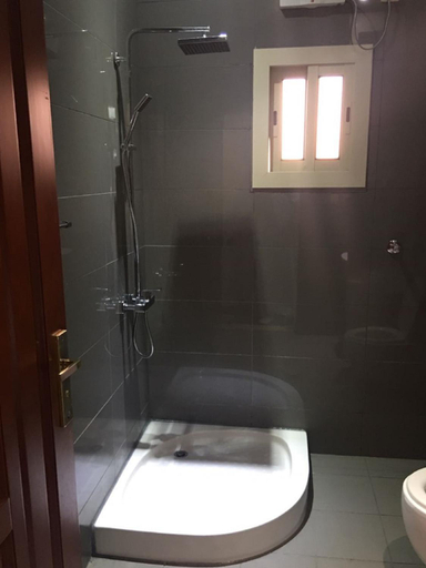 Bathroom 4, "أجنحة إيلاف الحمراء - شقق مخدومة اقتصادي Elaf Al Hamra Suites Economy Serviced Apartments, Jeddah