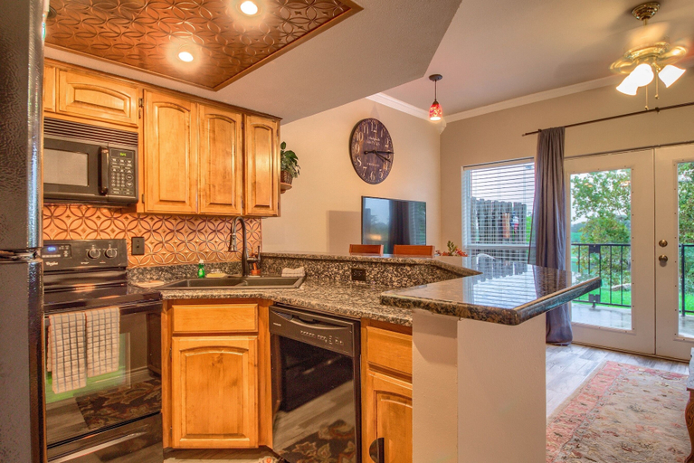 Private kitchen 2, Riverside Condo Ss 4b 1 Bedroom Condo by RedAwning, Comal