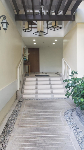 Cozy Condo at Pine Suites Tagaytay with WIFI Netflix & Pool, Tagaytay City