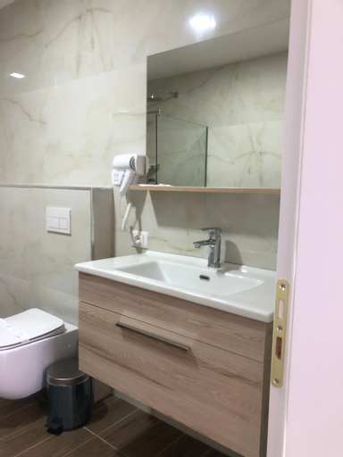 Bedroom 4, Grand Hotel Pogradec, Pogradecit
