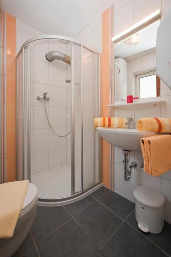 Bathroom 3, Kräuterbauernhof Rosenkranz, Spittal an der Drau