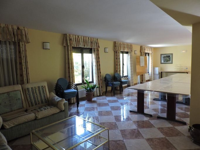 Others 3, Hostal Mirasierra, Madrid