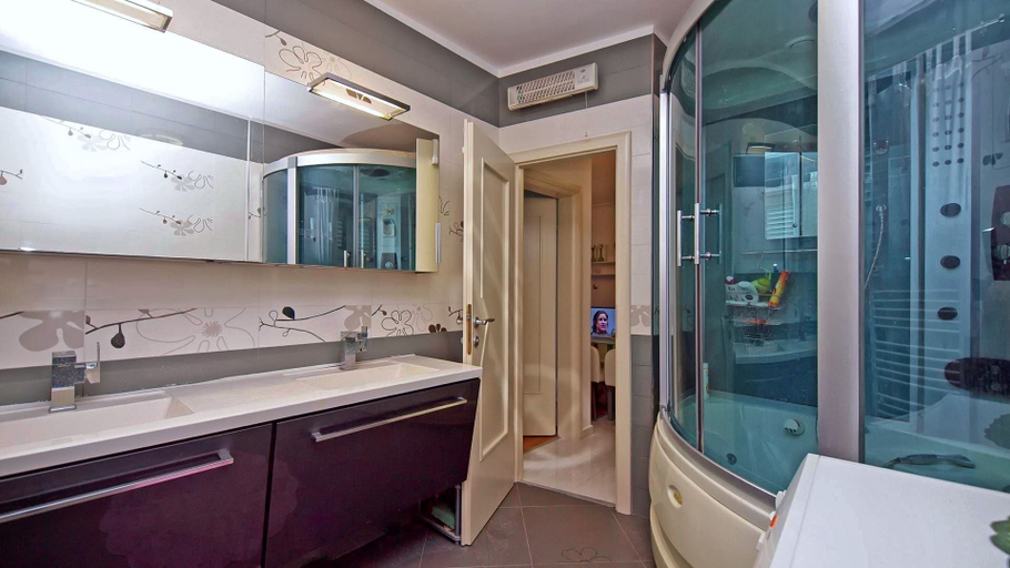 Bathroom 5, Apartment Ljubica, Vodice