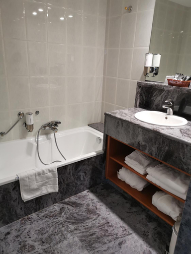 Bathroom 4, La Roseraie. Gaume-Ardenne-lacuisine sur Semois., Luxembourg