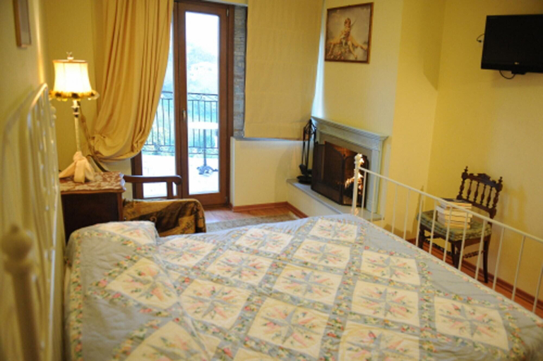 Room 2, Archontiko Polyzos 12 Freza, Thessaly