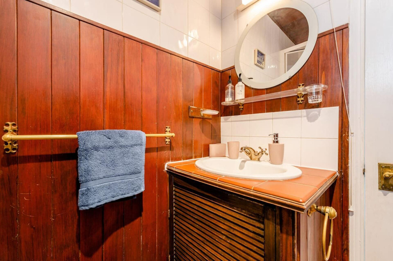 Bathroom 2, Stunning 2-bed Apartment in Dartford, Kent