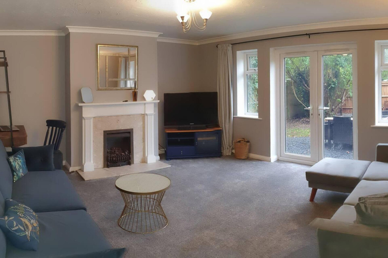 Others 2, Spacious 2-bedroom Family Flat in Iver Heath, Buckinghamshire
