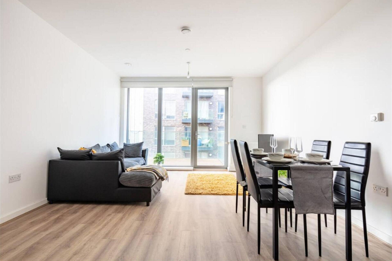 Others 5, Impeccable 2-bed Apartment in Wembley, London