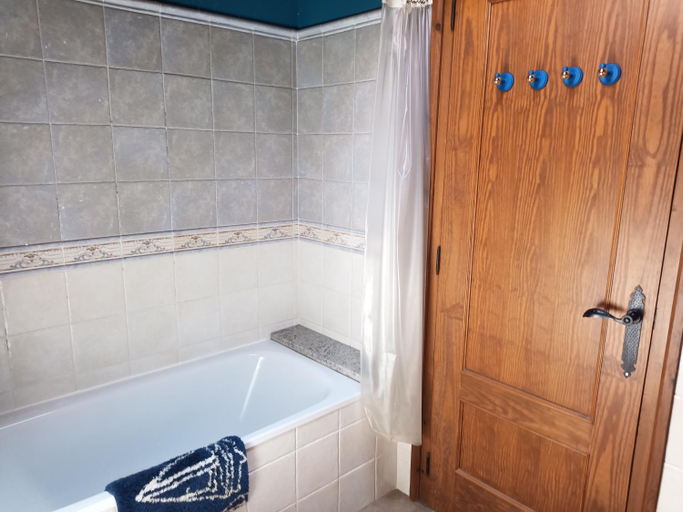Bathroom 3, Casa Rous, Girona
