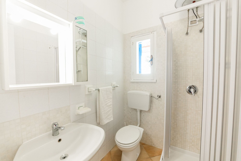 Bathroom 5, Holiday Eolie Village, Messina