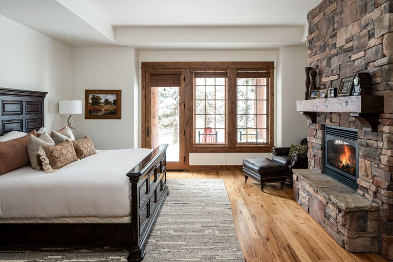 Living area 3, Luxury Suite 6a 3 Bedroom Condo by Moonlight Basin Lodging, Madison
