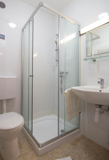 Bathroom 3, Istvan Kiraly Szallo, Pécsváradi