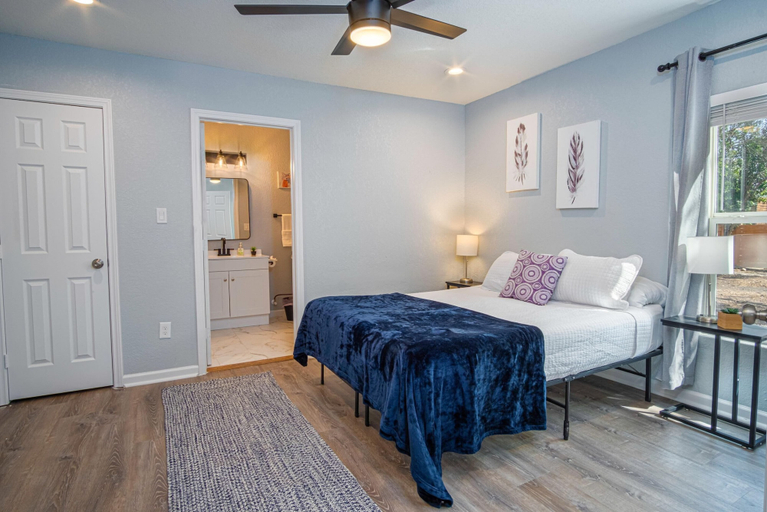 Bedroom 2, Charming 3br/1ba Close to Vibrant Downtown, Bexar