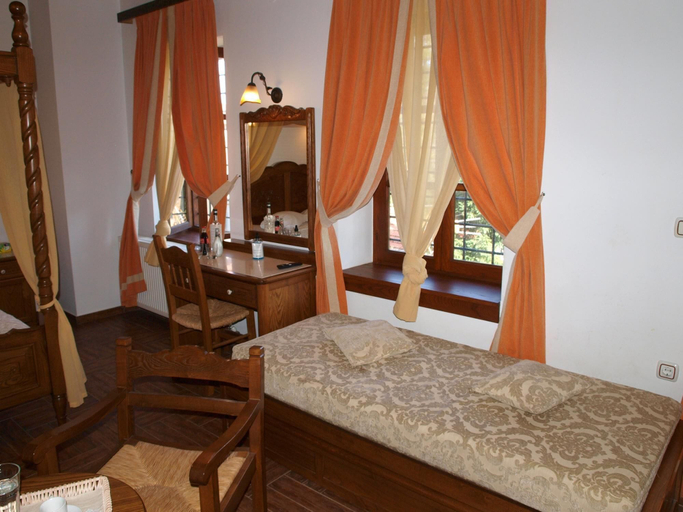 Room 5, Heliodora Superior Triple Room 5, Thessaly