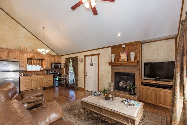 Living area 2, Appian Way - Tuscan Studio Bedroom Cottage by Redawning, Gillespie