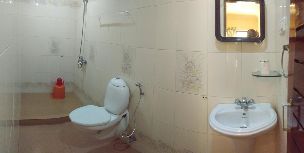 Bathroom 2, Hotel Thushara, Thiruvananthapuram