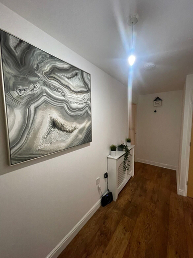 Others 5, Captivating 2-bed Apartment in London, London