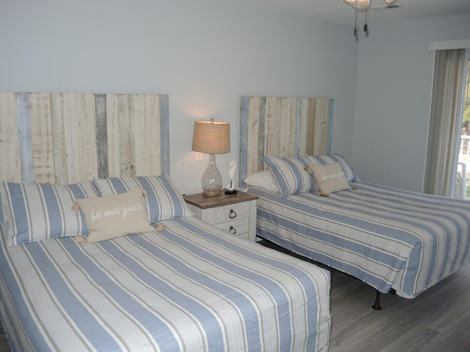 Room 3, 1408m 1 Bedroom Condo by RedAwning, Brunswick