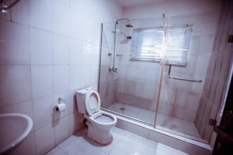 Bathroom 4, Stunning 2-bed Apartment in Lagos, Kosofe