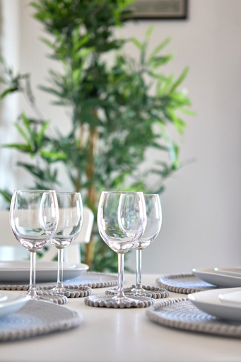 Food & Drinks, Immaculate 2-bed Apartment in London, London