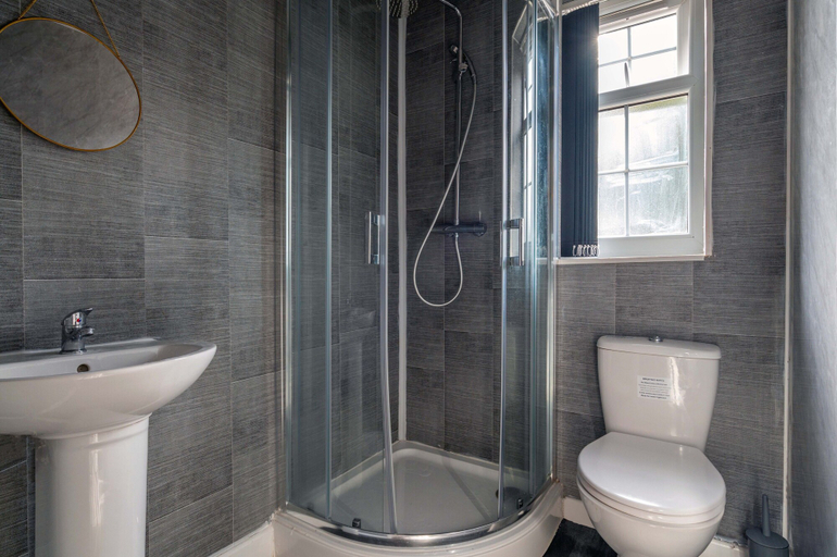 Bathroom 5, Inviting 1-bed Studio2 in Coventry, Coventry