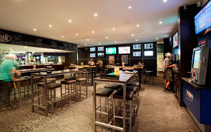 Food & Drinks 4, Vale Hotel Aitkenvale, Aitkenvale