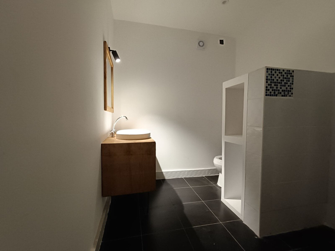 Bathroom 3, Skippers Coliving, Msambweni