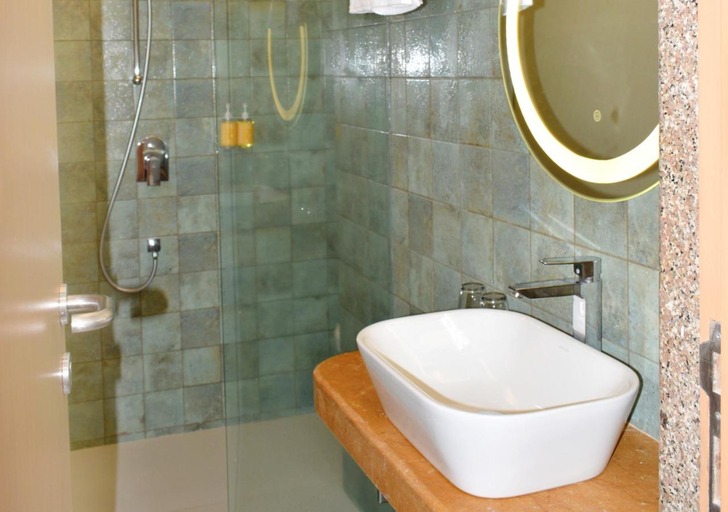 Bathroom 4, Bloom Boutique - Bandra, Mumbai Suburban
