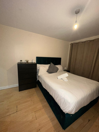 Bedroom 3, Remarkable 1-bed Apartment in Romford, London