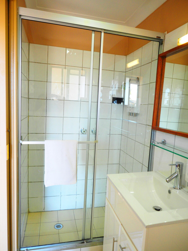 Bathroom 3, Bella Vista Motel, Gosford - West