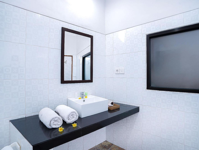 Bathroom 12