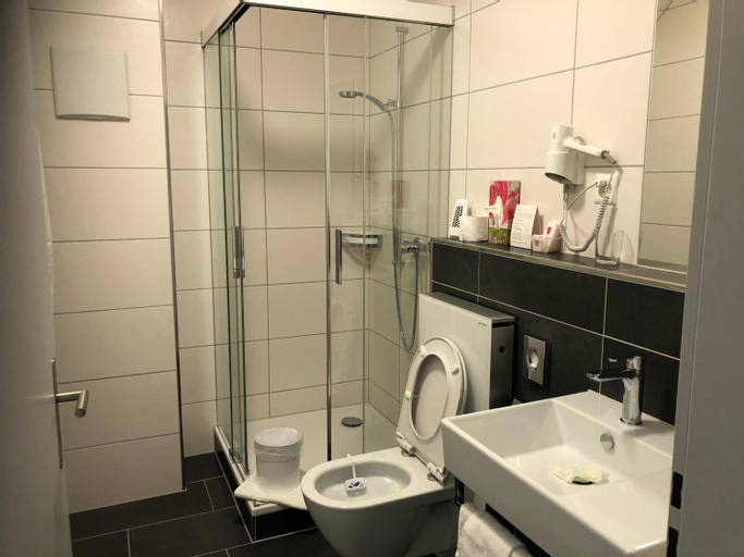 Bathroom 7