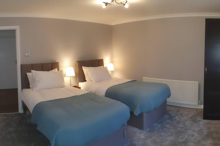 Others 3, Spacious 2-bedroom Family Flat in Iver Heath, Buckinghamshire