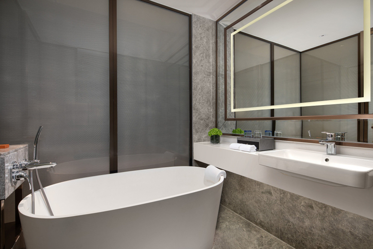 Bathroom 5, Crowne Plaza SHANGHAI NANJING ROAD by IHG, Shanghai