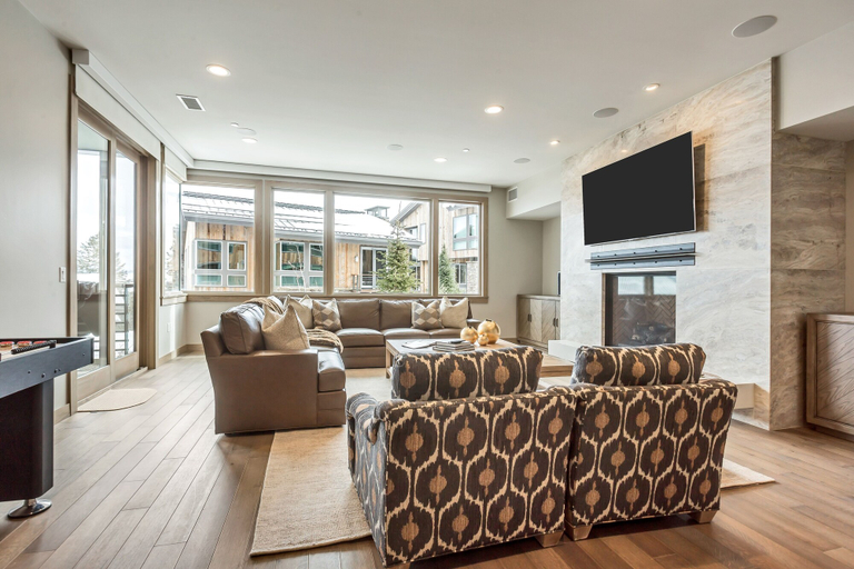 Living room 2, Premium Five Bedroom Suite 5 Apartment Hotel by Redawning, Summit
