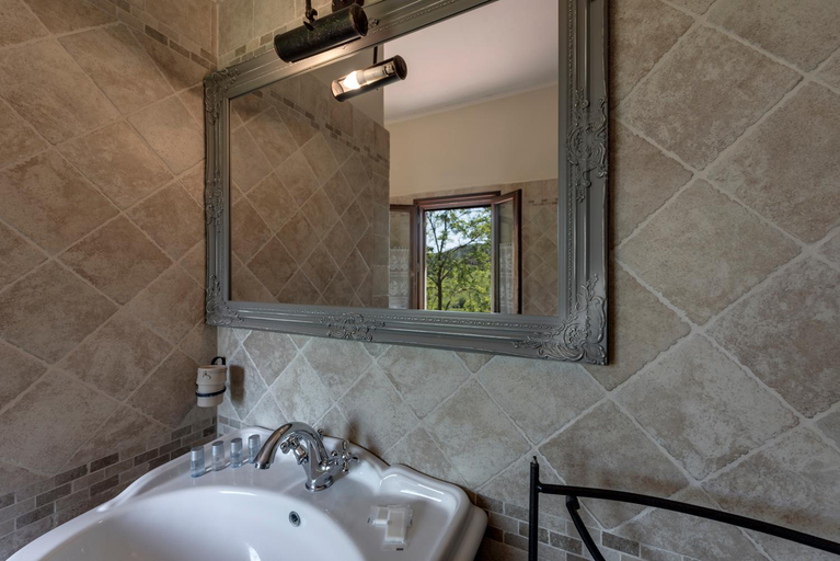 Bathroom 1, Villa Del Sole, Siena
