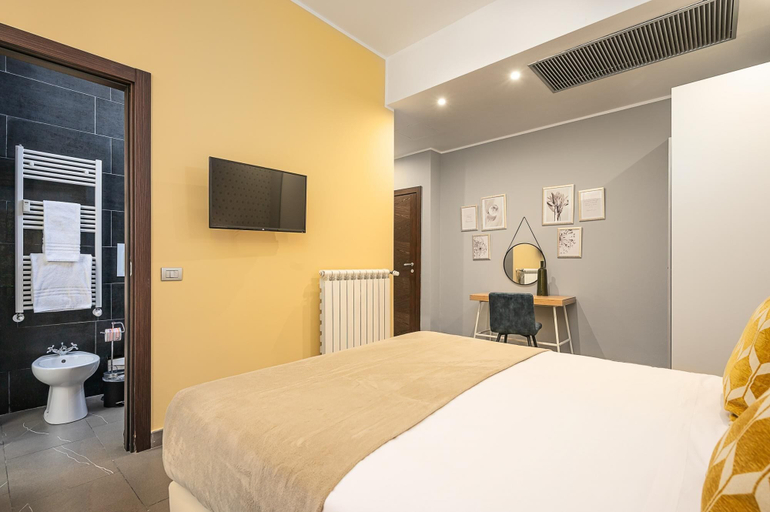 Others 5, Italianway - Foro Buonaparte 68, Milano