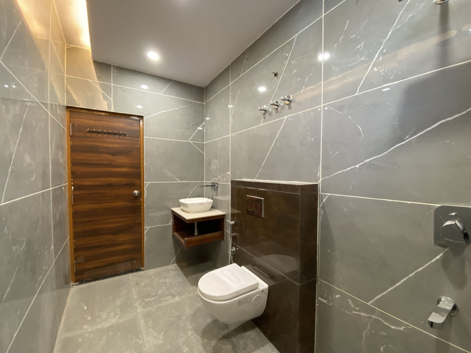 Bathroom 4, Trevon The Shire Inn, Nainital