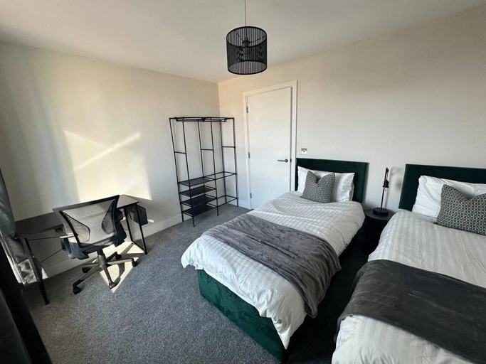 Bedroom 2, 2 Bed Flat - Sleeps 4 - Balcony - Smoking, London