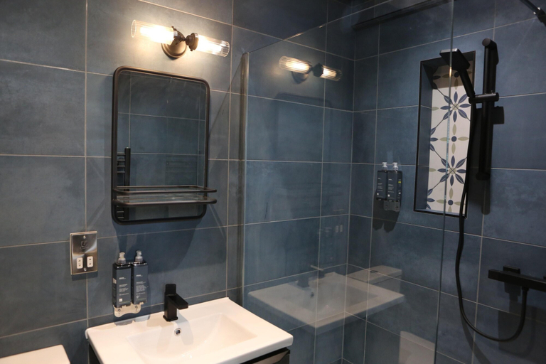 Bathroom, Hop Market - Ensuite Bedroom, Worcestershire