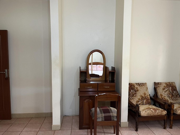 Others 5, Inviting 3-Bed House in Akright City Jennifers, Busiiro
