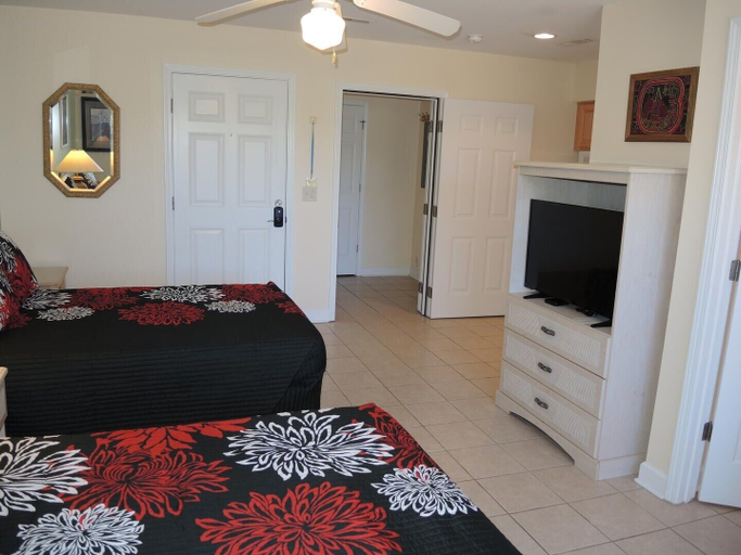Room 2, 2109 2 Bedroom Villa by RedAwning, Brunswick