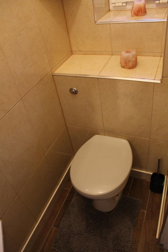 Bathroom 3, Lovely 2-bed Apartment in London, London